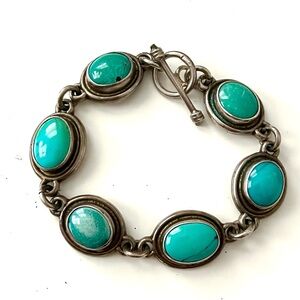 Gorgeous vintage Turquoise and sterling Silver Bracelet